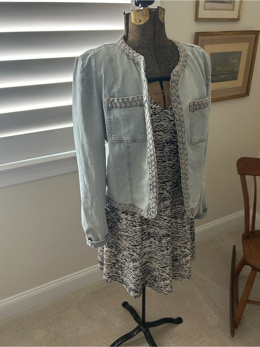 Aqua Black & White Textured V-Neck Mini Dress - Picture 3 of 3